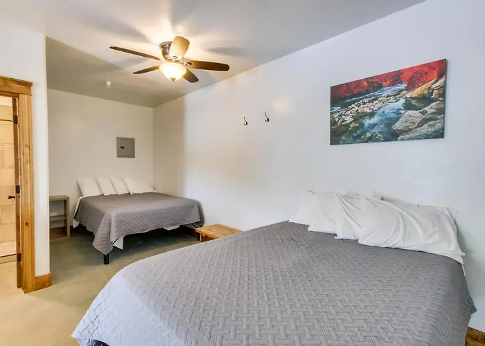 Central Lava Hot Springs Studio With Deck And Views!