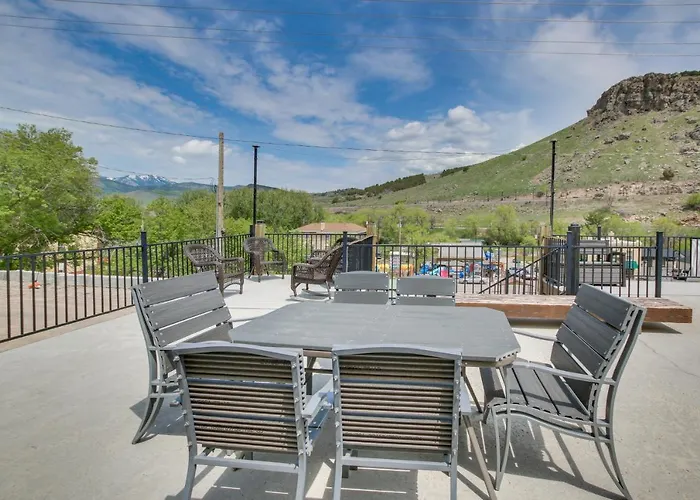 Central Lava Hot Springs Studio With Deck And Views!