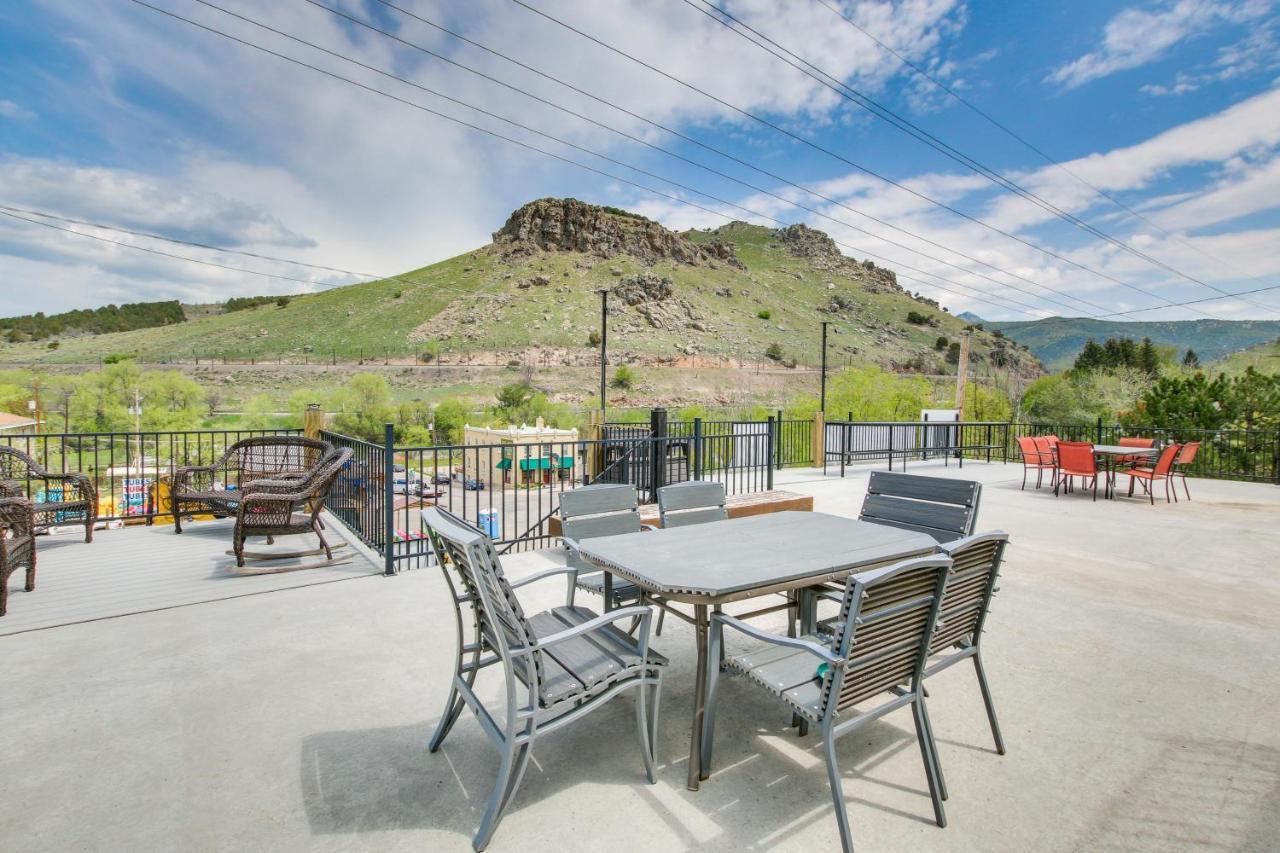 Apartment With Deck And Views!